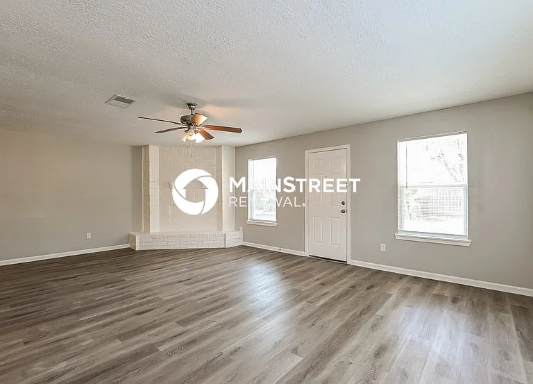4922 Crestway Dr — Photo 3