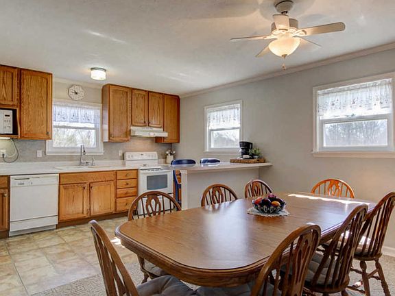 4th image of 3534 Fountain Park Blvd