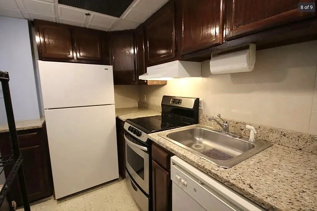 2 bed, 628 sqft, $2,950 — Photo 2