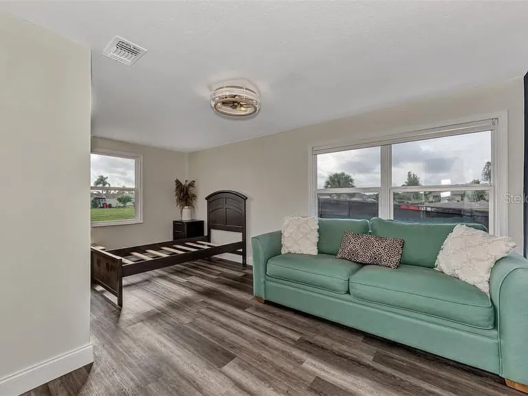 304 San Carlos Ave #B — Photo 12