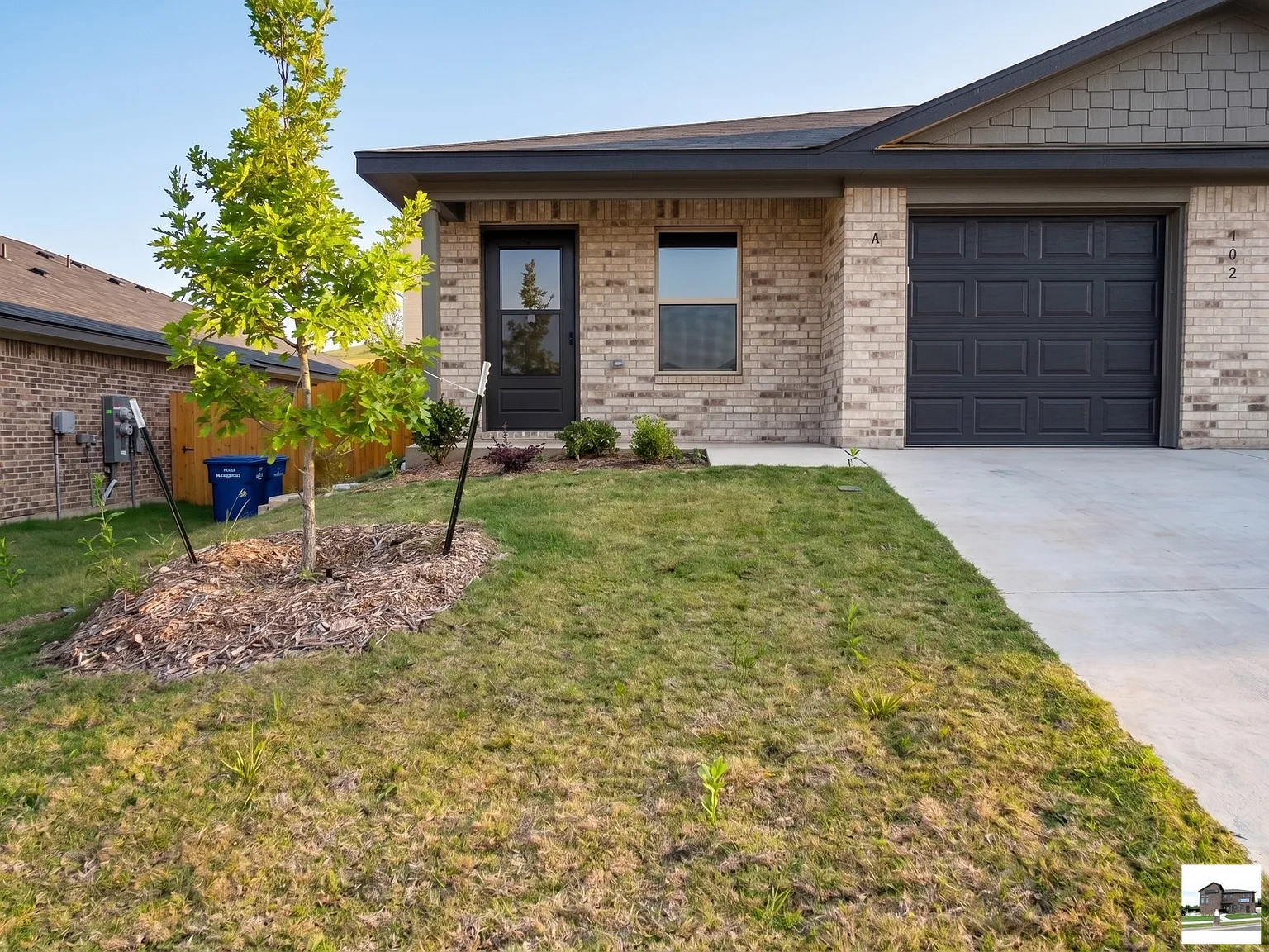 3 bed, 2.0 bath, 1264 sqft, $1,400 — Photo 2