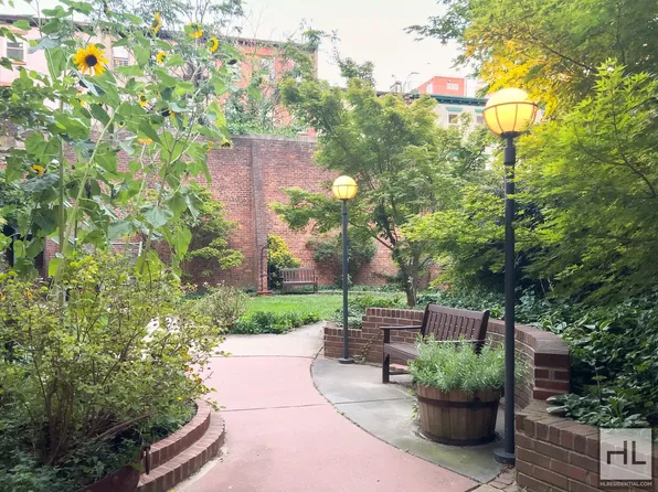 555 Washington Avenue image 1 of 9