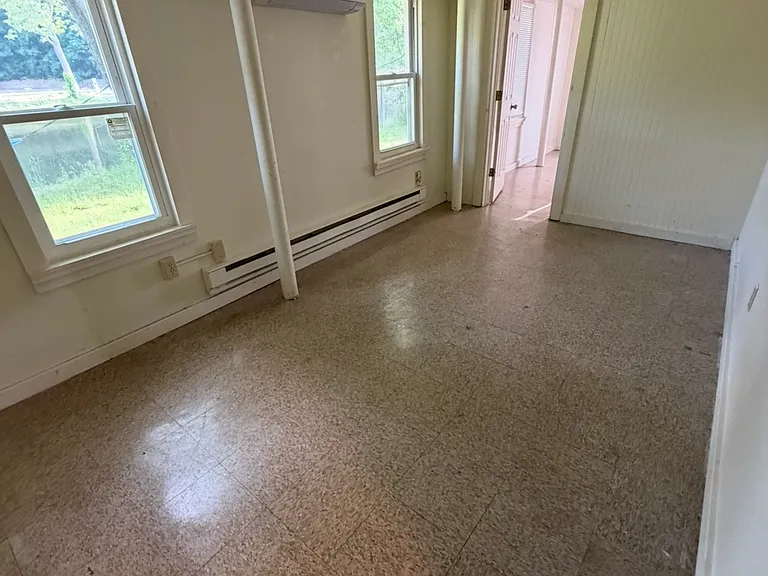 128 E Main St — Photo 9