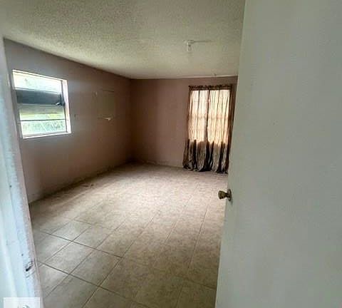 3rd image of 4904 Mesa Ave