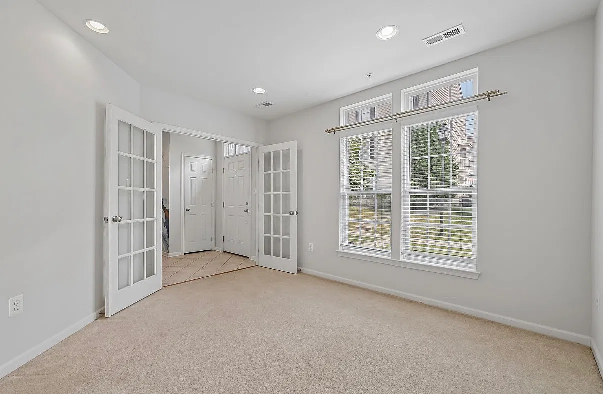 3 bed, 2.5 bath, 2073 sqft, $3,200 — Photo 2