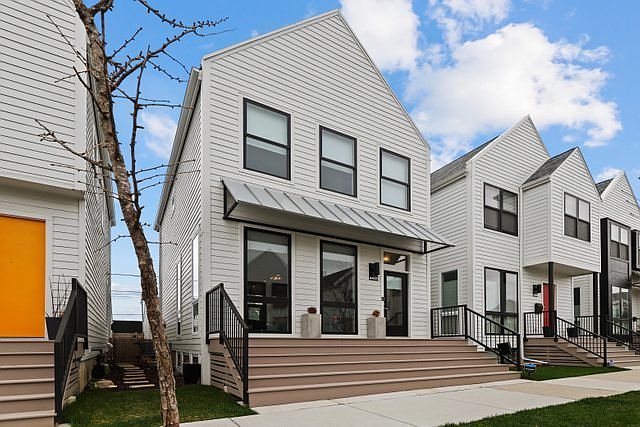 1st image of 4407 W Waveland Ave