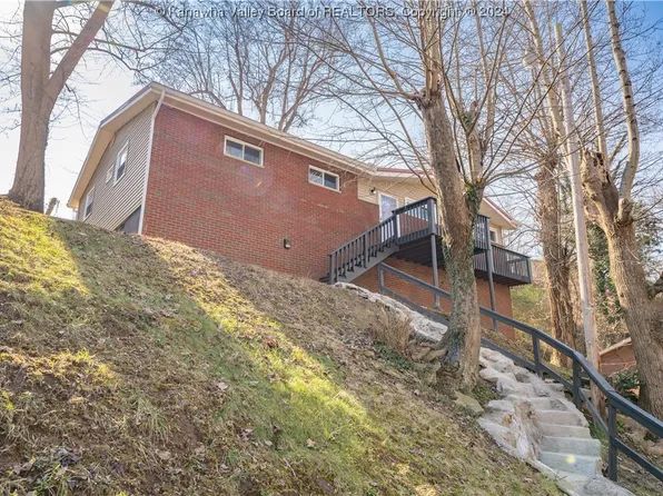 2938 Pence St, South Charleston, WV 25303