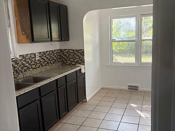 4th image of 4387 Woodhall St