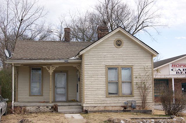 2nd image of 410 N Main St