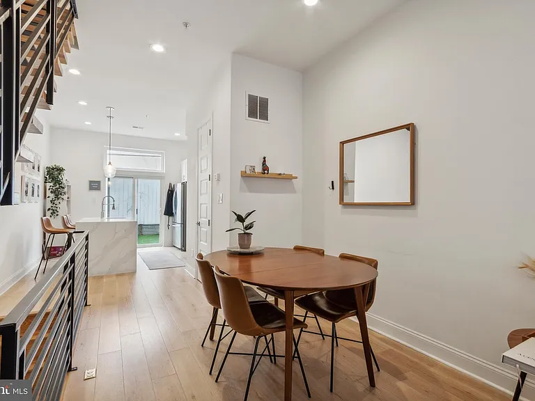 2145 Cross St — Photo 6