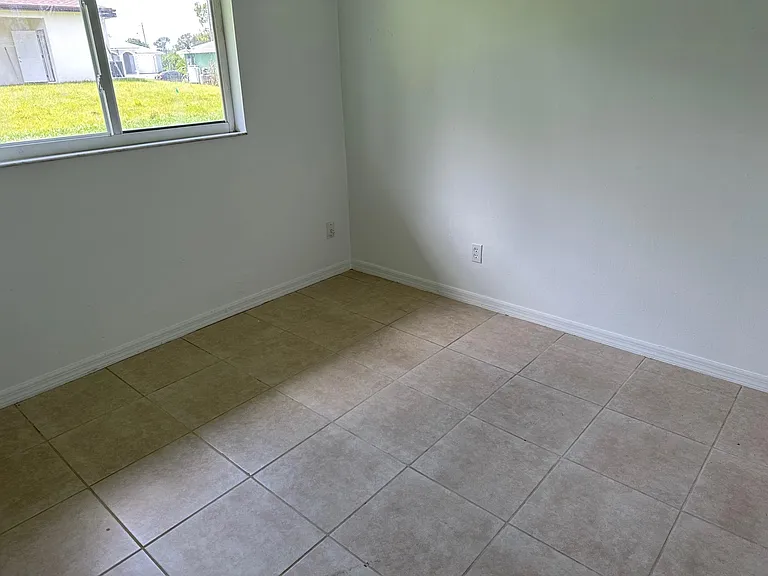 2437 Richard Ave S — Photo 3