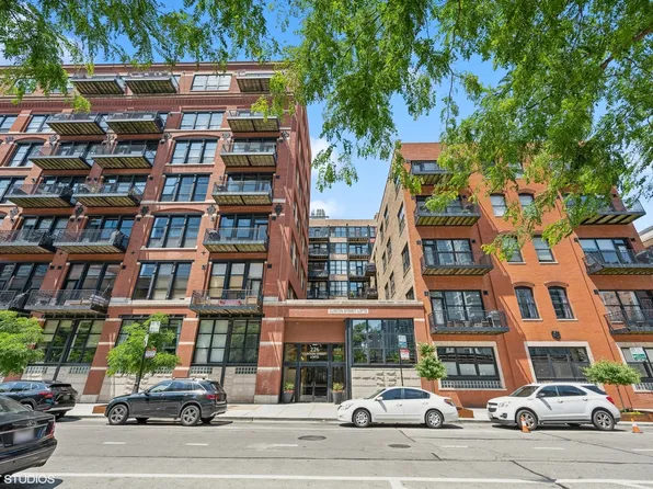 226 N Clinton St APT 715, Chicago, IL 60661