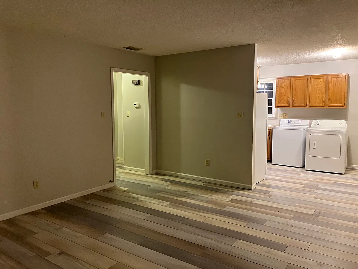 Building Photo - 121 Corban Ave SE #2