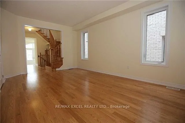 48 Falconridge Ter — Photo 2