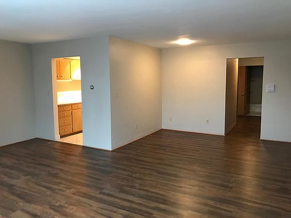5th image of 405 10th Ave N APT 206