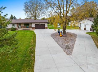 N3415 Mayflower Rd, Hortonville, WI 54944