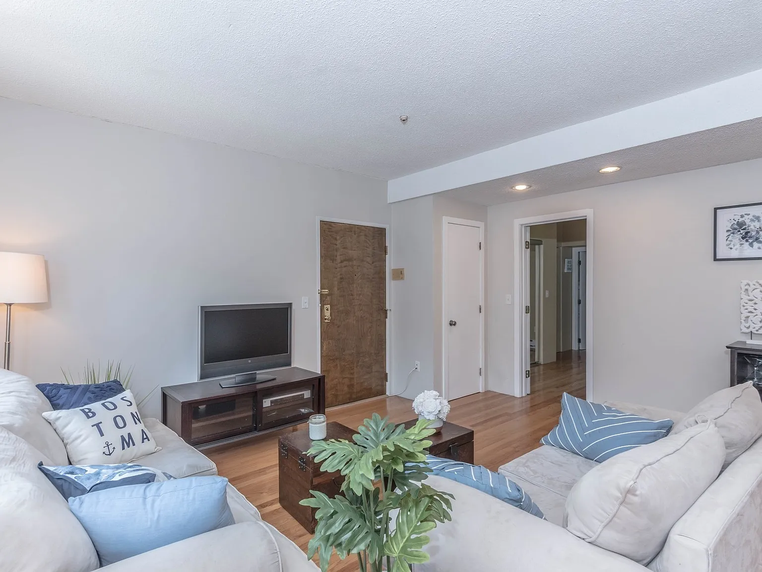 1 bed, 586 sqft, $2,700 — Photo 3