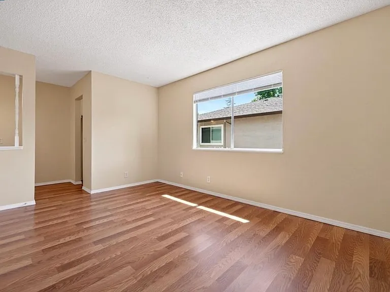 1065 Mohr Ln #D — Photo 10