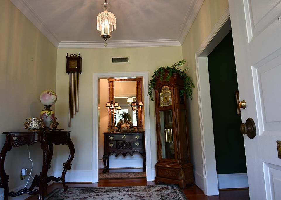 1st image of 510 Watford Ave
