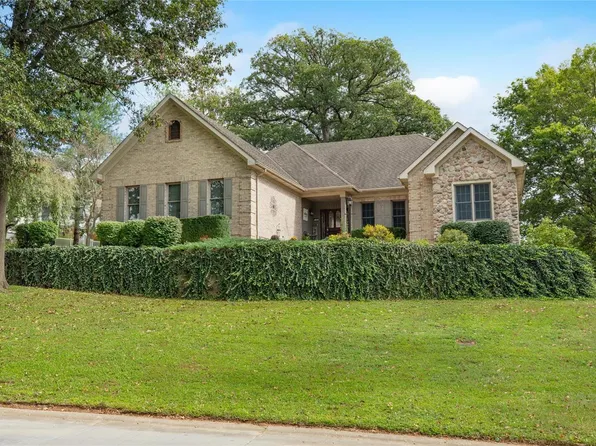 109 Hickory Dr, Bethalto, IL 62010