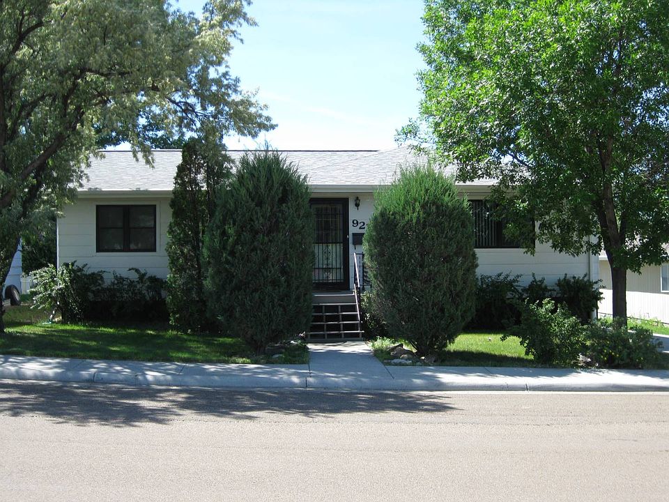 1st image of 927 Valley Dr