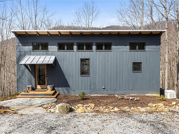 4th image of 64 Mathieson Point