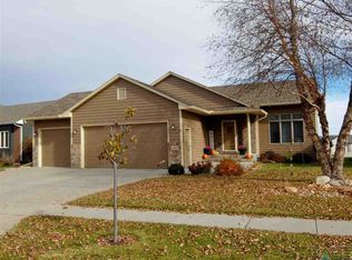 4416 S Graystone Ave, Sioux Falls, SD 57103
