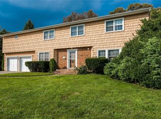 87 Whitewood Dr, Massapequa Park, NY 11762