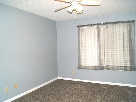4th image of 30 Aspen Glen Dr