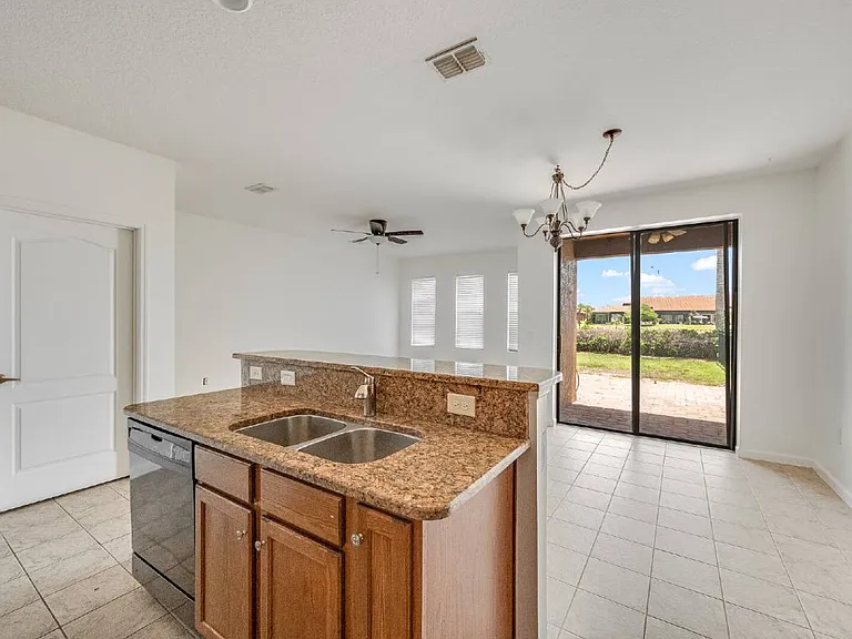 733 Ventura Dr — Photo 10