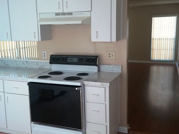 5th image of 11007 Bottlebrush Pl