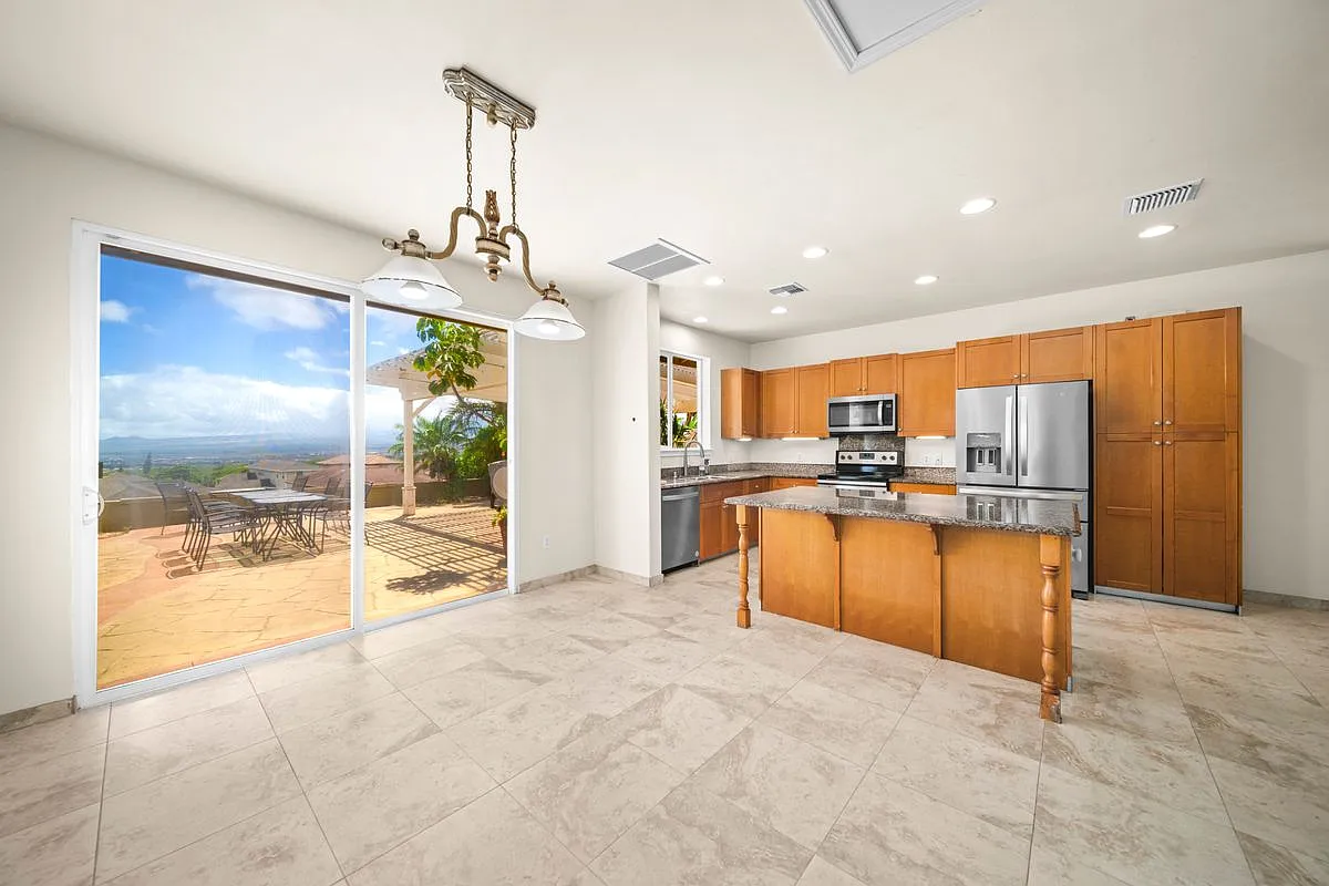 3 bed, 2.5 bath, 1750 sqft, $5,000 — Photo 4
