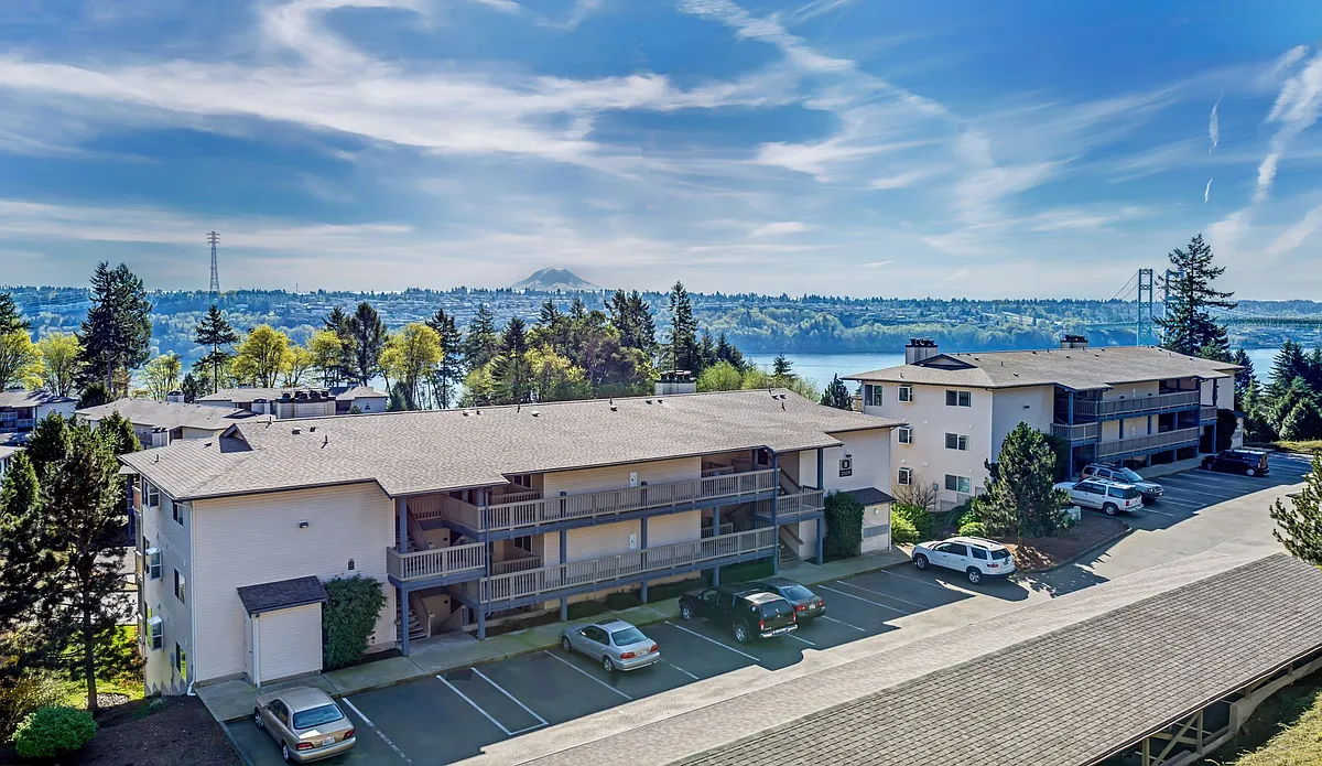 Building Photo - Cliffside