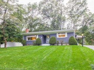 19 Pine Ridge Dr, Franklin, MA 02038
