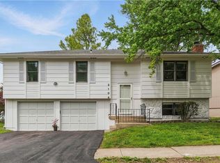 2104 E Taylor Dr, Olathe, KS 66062
