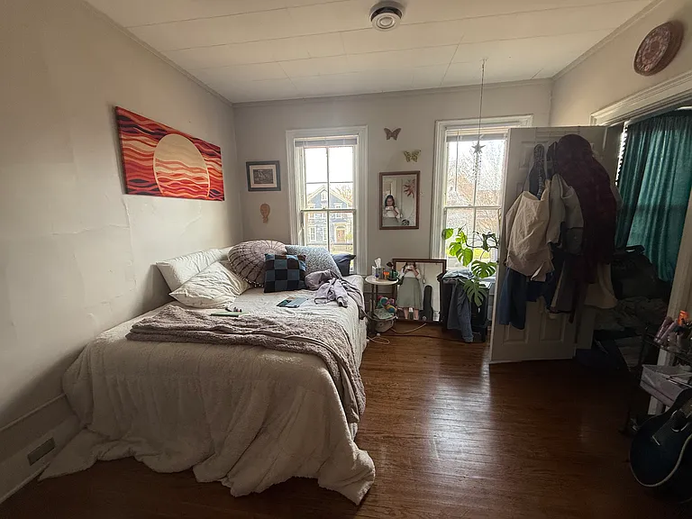 469 Crescent St NE — Photo 3