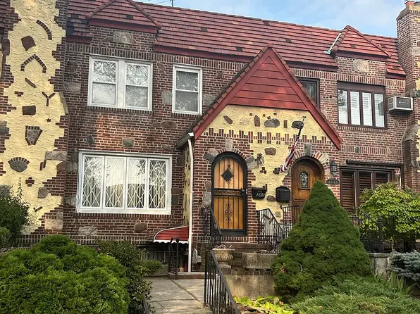 6365 77th St, Flushing, NY 11379