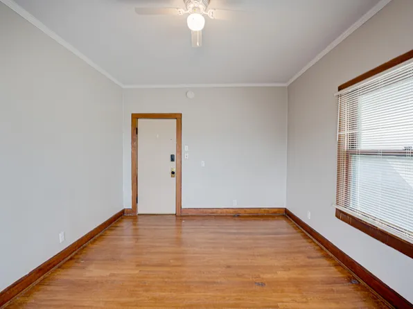 217 S 3rd St APT 1, Dekalb, IL 60115