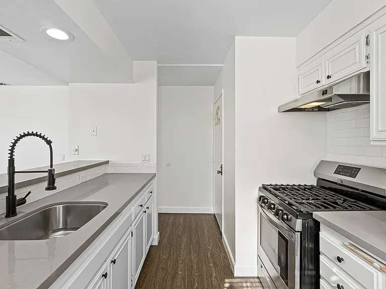 Summer House Apartments — Photo 27