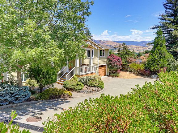 2nd image of 425 Merrill Cir