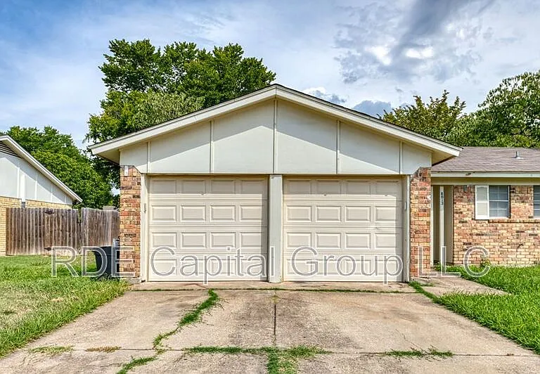 8013 Emerald Hills Way — Photo 2