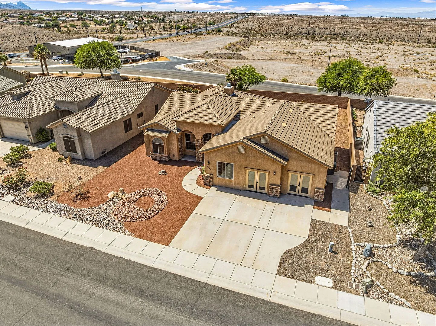 2586 Montano Ridge! Spacious Home with Mountain Views & Expansive Bonus Room! — Photo 3