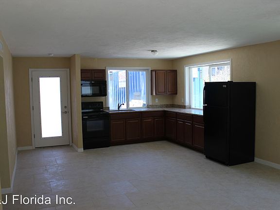 3rd image of 717 N Grandview Ave APT 1