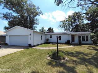 3113 Sandlewood Dr, Defiance, OH 43512