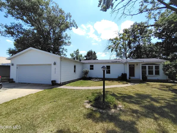 3113 Sandlewood Dr, Defiance, OH 43512
