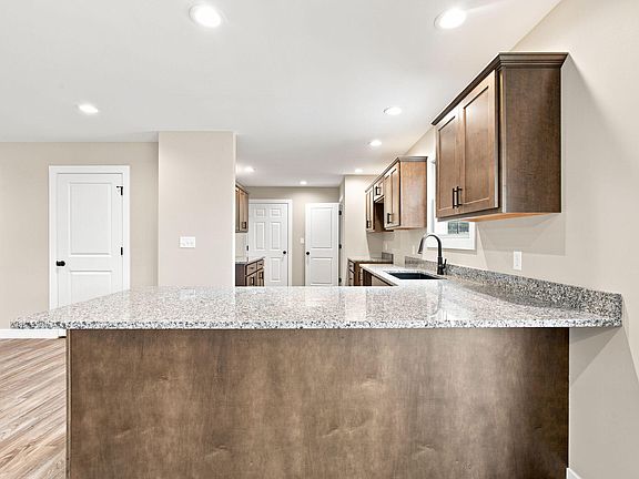 5th image of 821 9th St SW #2A