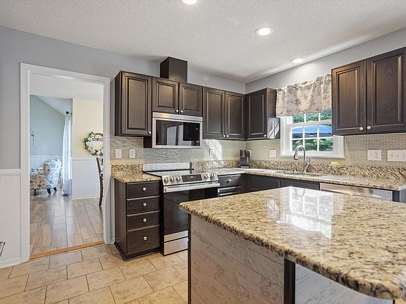 5th image of 1405 Waterwinds Ct