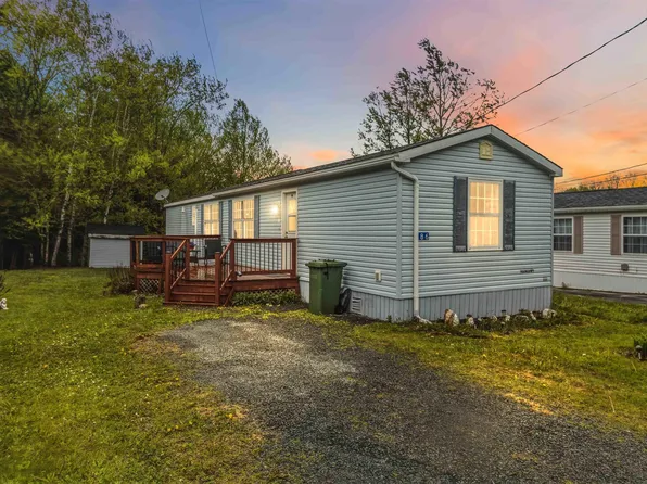 186 Circle Dr, Halifax, NS B3E 1C1