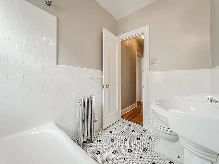 Lewis Manor Apartments — Photo 42