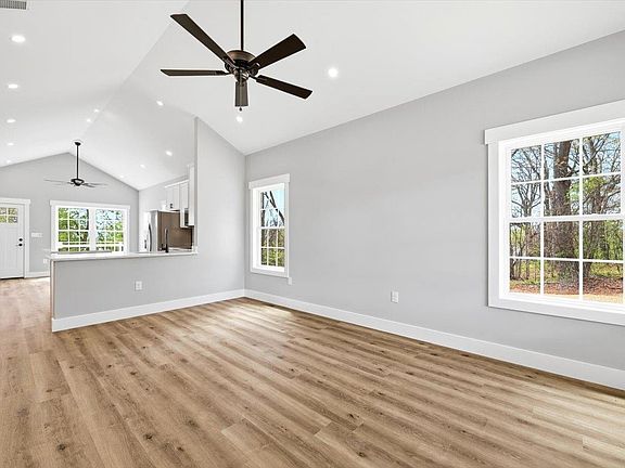 4th image of 103 Hilltop Terrace Rd